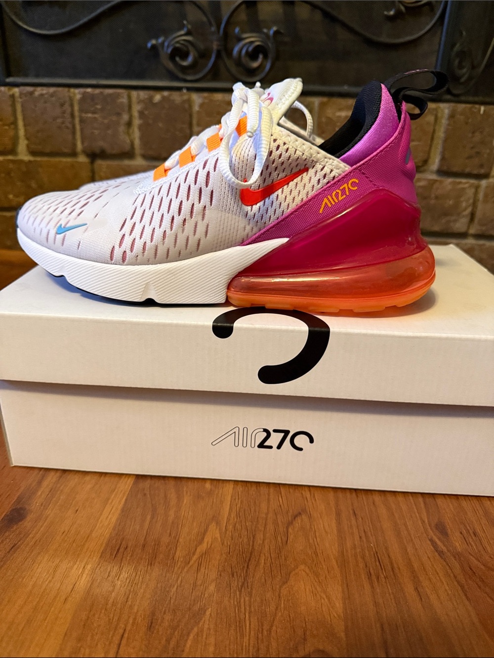 Nike Air Max 270 Women's Sz 6.5 White Pink Orange Accent Sneaker